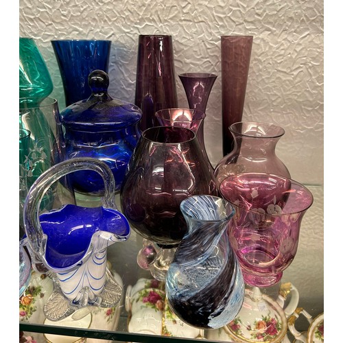 489 - SHELF OF GREEN AND BLUE GLASSWARE AMETHYST SPILL VASES CAITHNESS BULB VASES