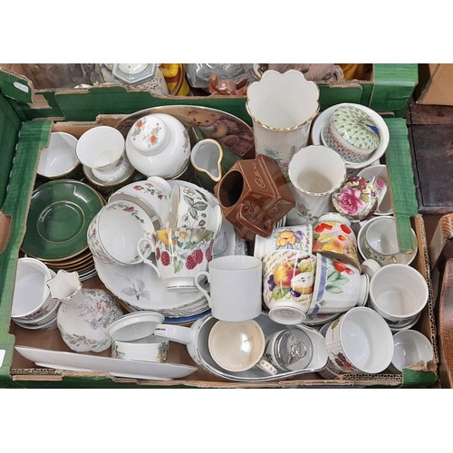 493 - CARTON - ROYAL GRAFTON FINE BONE CHINA TEACUPS AND SAUCERS, ROYAL WORCESTER EVESHAM RAMEKIN'S AND OT... 