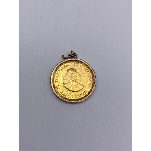 705 - SOUTH AFRICAN 1961 1R COIN PENDANT 5G APPROX