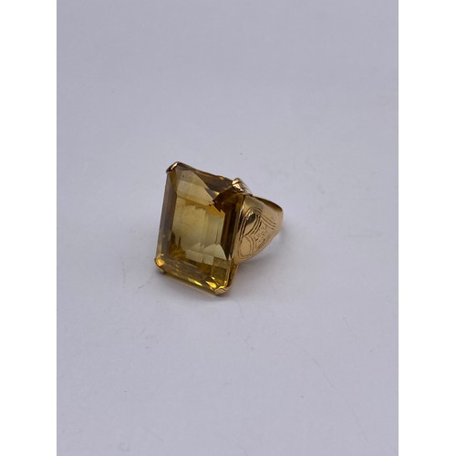 708 - UNMARKED YELLOW METAL CLAW SET CUSHION CUT CITRINE RING SIZE O 13G OVERALL