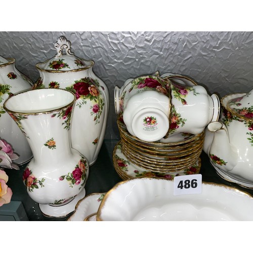 486 - QTY OF ROYAL ALBERT COUNTRY ROSE PATTERN TABLEWARES INCLUDING VASES