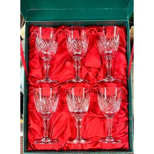 233 - CARTON OF DRINKING GLASSES AND OTHER GLASS WARE