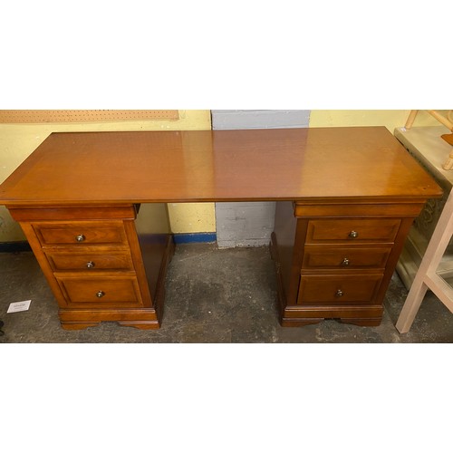 81 - CHERRY WOOD KNEEHOLE DRESSING TABLE WITH TRIPLE MIRROR AND CUSHION MOULDED DRAWERS