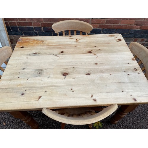 104 - VICTORIAN STYLE PINE FARMHOUSE KITCHEN TABLE AND FOUR SLAT BACK DINING CHAIRS