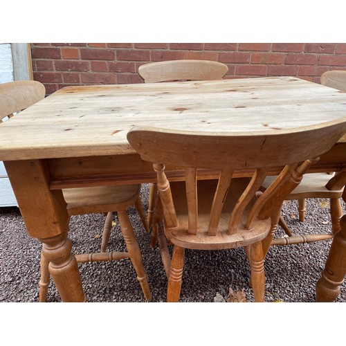 104 - VICTORIAN STYLE PINE FARMHOUSE KITCHEN TABLE AND FOUR SLAT BACK DINING CHAIRS