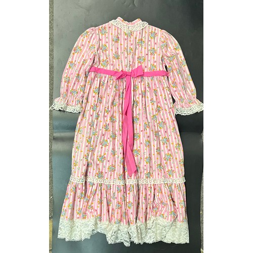 230 - LARGE SELECTION OF VINTAGE CHILDRENS AND LADIES CLOTHING