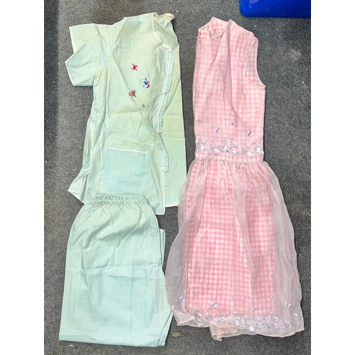 230 - LARGE SELECTION OF VINTAGE CHILDRENS AND LADIES CLOTHING