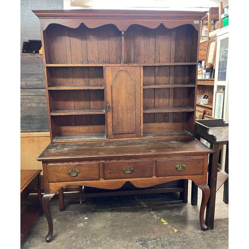 158 - REPRODUCTION OAK MID 18TH CENTURY STYLE DRESSER BASE WITH PLATE RACK