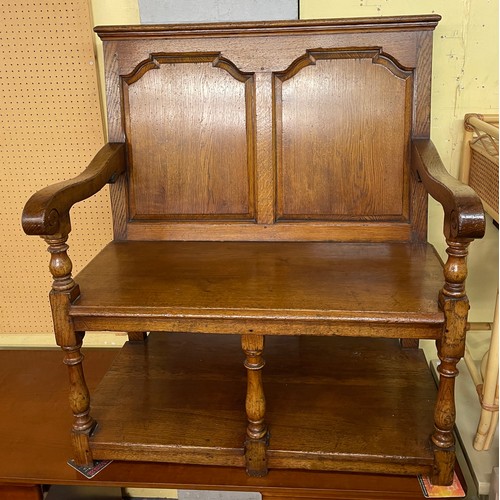 101 - REPRODUCTION OAK EARLY 18TH CENTURY STYLE FIELDED PANEL SETTLE