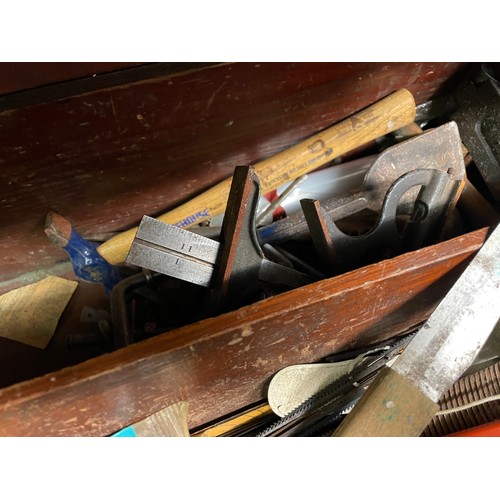 198 - VINTAGE TOOLBOX WITH REMOVABLE INTERIOR TRAY