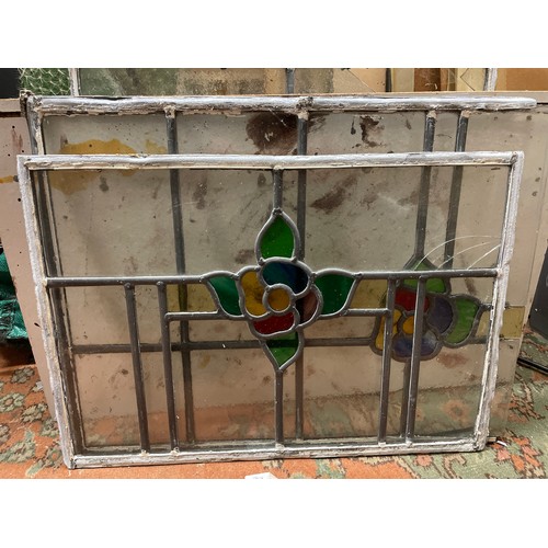 581 - SELECTION OF LEADED AND STAINED GLASS WINDOW PANES A/F