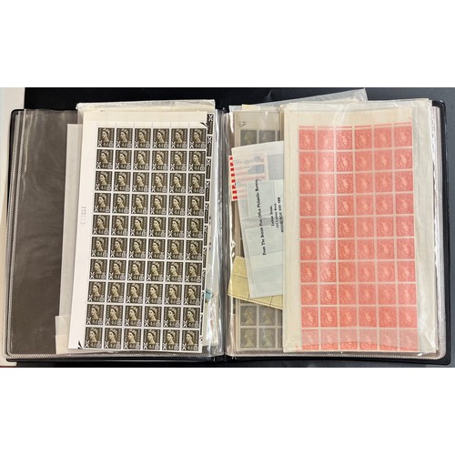 578 - GREY TIN OF FRIST DAY COVERS AND STAMPS, INCLUDING STAMP ALBUMS OF GREAT BRITAIN AND OTHER COUNTRIES