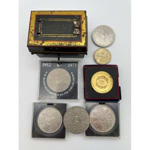 481 - MINIATURE CASH TIN, AND GROUP OF COINS INCLUDING SILVER JUBILEE CROWN, AND QUEEN ELIZABETH THE SECON... 