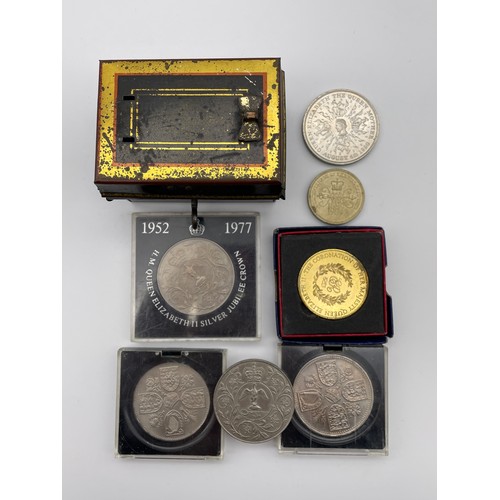 481 - MINIATURE CASH TIN, AND GROUP OF COINS INCLUDING SILVER JUBILEE CROWN, AND QUEEN ELIZABETH THE SECON... 