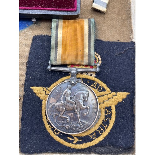 472 - MOUNTED BOARD OF MEDALS AWARDED TO PTE H. ELLWOOD INCLUDING SOUTH AFRICA CONSTABULARY, INDIA GENERAL... 