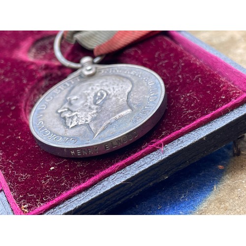 472 - MOUNTED BOARD OF MEDALS AWARDED TO PTE H. ELLWOOD INCLUDING SOUTH AFRICA CONSTABULARY, INDIA GENERAL... 