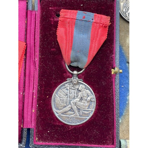 472 - MOUNTED BOARD OF MEDALS AWARDED TO PTE H. ELLWOOD INCLUDING SOUTH AFRICA CONSTABULARY, INDIA GENERAL... 