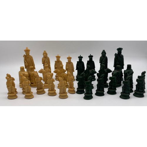 514 - SET OF ORIENTAL INSPIRED CHESSMAN