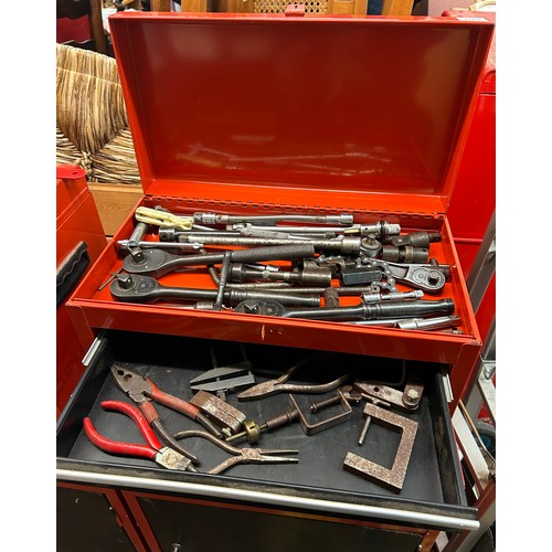 394 - RED STAINLESS STEEL 4 DRAWER TOOL BOX INCLUDING A SELECTION OF TORQUE AND SOCKET WRENCHES, PLYERS, T... 