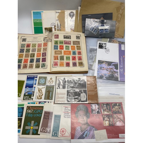 477 - SELECTION OF FIRST DAY COVERS, STANLEY GIBBONS STAMP ALBUM AND COMMEMORATIVE COVERS