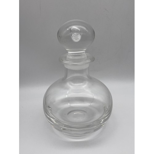 517 - GLOBULAR DECANTER WITH AIR BUBBLE STOPPER