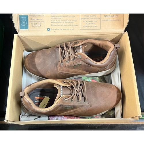 592 - PAIR OF MENS SKETCHER TRAINERS AND A BROWN LEATHER CASE