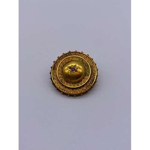 604 - VICTORIAN UNMARKED YELLOW METAL ETRUSCAN REVIVAL CIRCULAR BROOCH WITH GARNET AND DIAMOND CENTRE STON... 