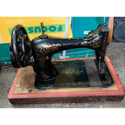 181 - CASED SINGER SEWING MACHINE