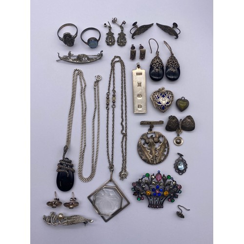 539 - SELECTION OF SILVER JEWELLERY INCLUDING GONDOLA BROOCH, MARCASITE EARRINGS AND CELTIC KNOT STUD EARR... 