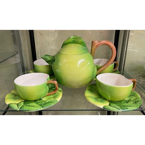 279 - NOVELTY GREEN APPLE DECORATED TEAPOT, CUPS AND SAUCERS