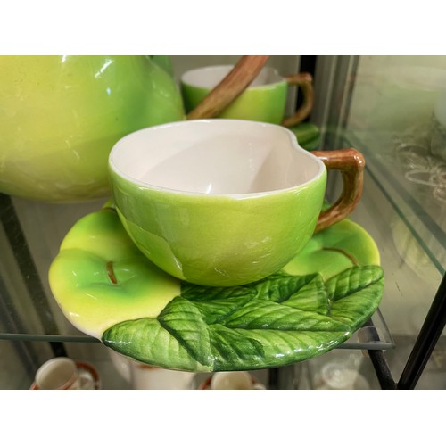 279 - NOVELTY GREEN APPLE DECORATED TEAPOT, CUPS AND SAUCERS