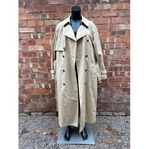 221A - A GOOD SELECTION OF MENS AND WOMENS LONG COATS AND JACKETS INCLUDING VIYELLA, JAEGER, AUSTIN REED ET... 