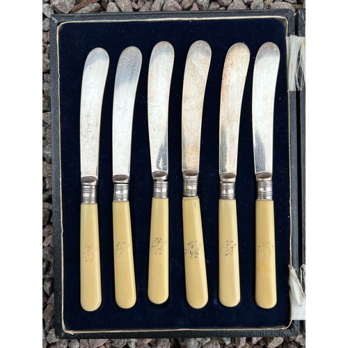 450 - PIGEON HOLE OF CASED CUTLERY INCLUDING STEAK KNIVES AND SERVING SET