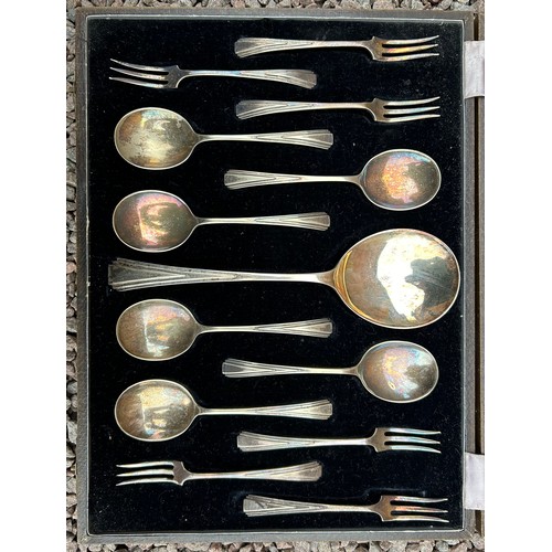 450 - PIGEON HOLE OF CASED CUTLERY INCLUDING STEAK KNIVES AND SERVING SET