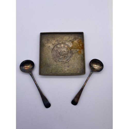 602 - SQUARE DISH WITH TAI CHING TI-KUO SILVER COIN CENTREPIECE AND TWO SILVER SPOONS