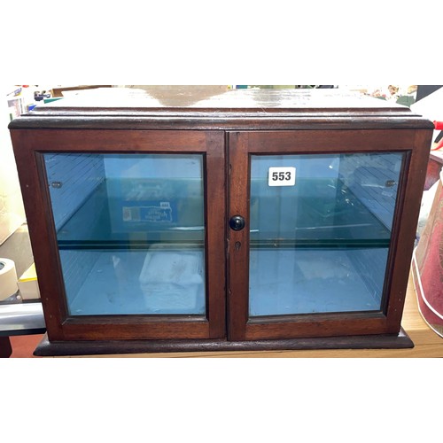 553 - COUNTERTOP DOUBLE DOOR GLAZED DISPLAY CASE