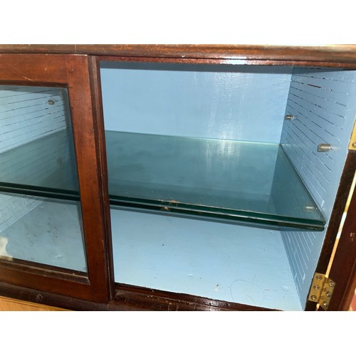 553 - COUNTERTOP DOUBLE DOOR GLAZED DISPLAY CASE