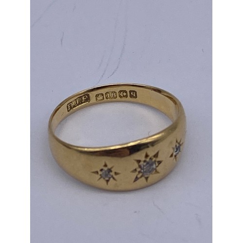 533 - 18CT GOLD RING WITH DIAMOND STARBURST DECORATION 3.8G APPROX. SIZE N