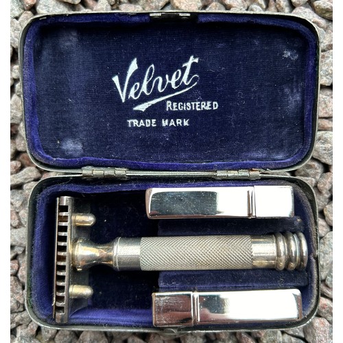 480 - CASED TECHNICAL DRAWING SET, TRAVELLING VANITY SET, AND VELVET RAZOR