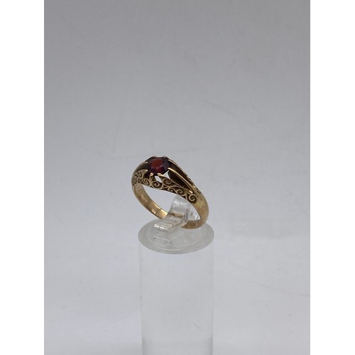 615 - 9CT GOLD AND GARNET CENTRE STONE RING 3.7G APPROX SIZE P