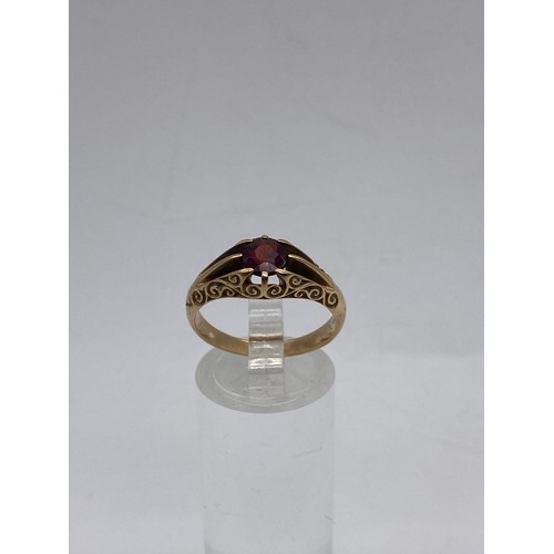 615 - 9CT GOLD AND GARNET CENTRE STONE RING 3.7G APPROX SIZE P