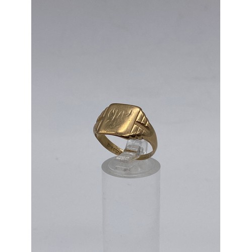 617 - 9CT GOLD SIGNET RING WITH ART DECO STYLE STEP SHOULDERS 3.9G APPROX SIZE Q