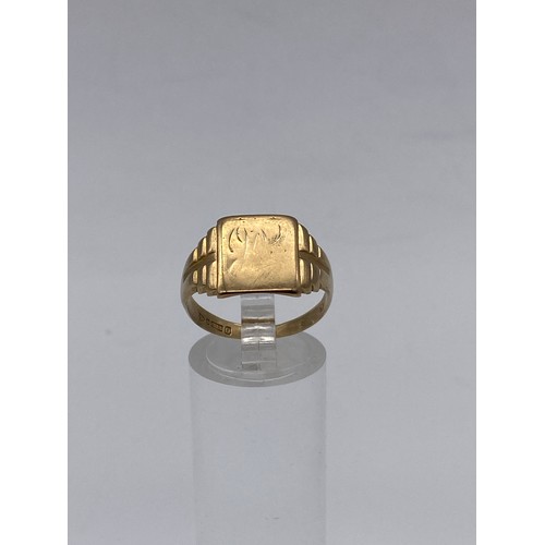 617 - 9CT GOLD SIGNET RING WITH ART DECO STYLE STEP SHOULDERS 3.9G APPROX SIZE Q