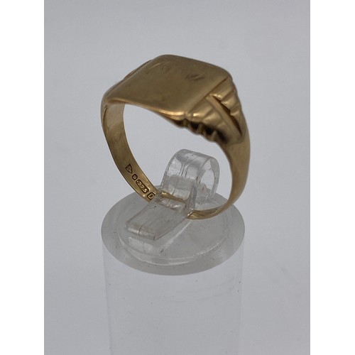 617 - 9CT GOLD SIGNET RING WITH ART DECO STYLE STEP SHOULDERS 3.9G APPROX SIZE Q