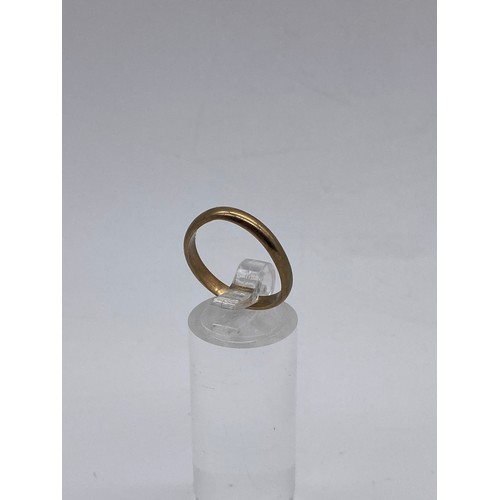 616 - 9CT WEDDING BAND (SLIGHTLY MISSHAPEN) 2.4G APPROX SIZE W