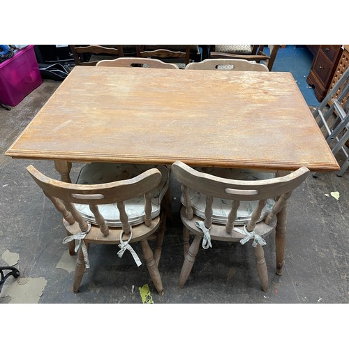 69 - LIGHT WOOD KITCHEN DINING TABLE AND FOUR SPINDLE BACKED STYLE FARMHOUSE CHAIRS