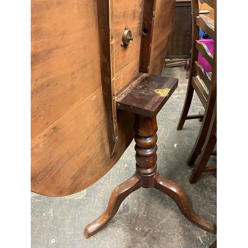 71 - 19TH CENTURY MAHOGANY CIRCULAR TILT TOP PEDESTAL TRIPOD TABLE