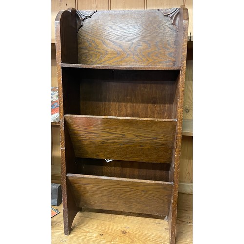 226 - SMALL OAK MAGAZINE BOOK SHELF