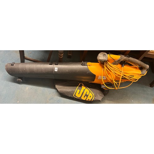 72 - JCB GARDEN VACUUM LEAF BLOWER