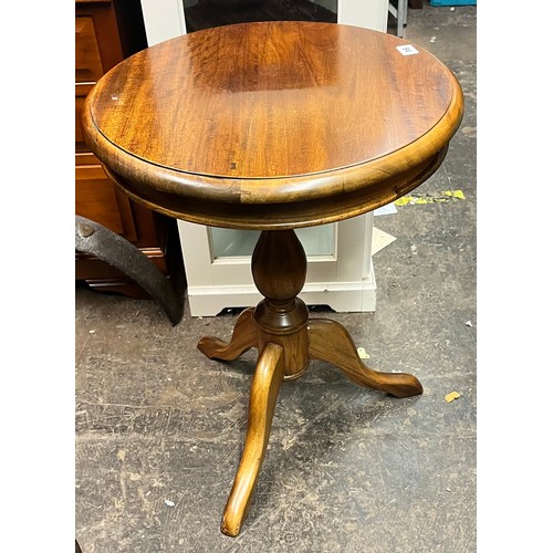 94 - REPRODUCTION VICTORIAN STYLE CIRCULAR TRIPOD WINE TABLE